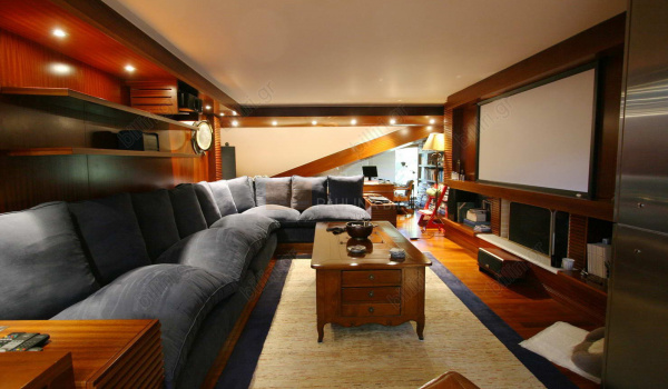 Σοφίτα - γραφείο . Attic - office 